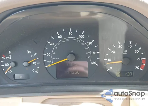 2001 Mercedes-Benz E 430 4M z USA, uszkodzony, nr VIN WDBJF83J11X046952